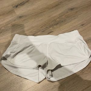 White lulu lemon shorts, in great condition
